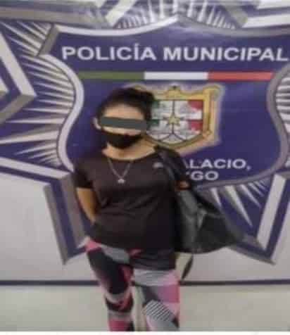 La mujer fue detenida en un centro comercial.