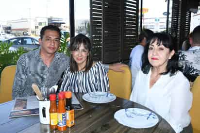 Benjamín Sarmiento, Flor Mireles y María Teresa Mireles (EL SIGLO DE TORREÓN/FERNANDO COMPEÁN)