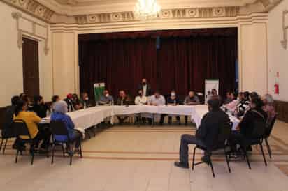 Se reunen integrantes del Comité Prodefensa del Agua con autoridades municipales de Lerdo. (EL SIGLO DE TORREÓN)