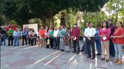 Normalistas se manifestaron frente a la Presidencia de Lerdo en contra del cambio de nombre al bulevar José Santos Valdés.