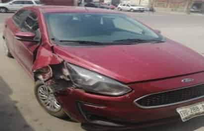 Vehículo con reporte de robo es localizado en Gómez Palacio.