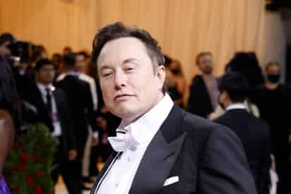 “El acuerdo por Twitter está temporalmente en suspenso a la espera de detalles que apoyen el cálculo de que las cuentas de spam/falsas representan efectivamente menos del 5% de los usuarios”, afirmó Musk. (ARCHIVO)