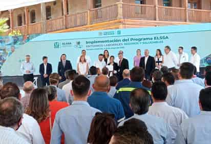 La doctora Iracema Ramos fue reconocida ayer por el director general del Instituto Mexicano del Seguro Social, Zoé Robledo.