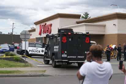 Evidencias apuntan a que atacante tenía motivos racistas en el tiroteo de supermercado en Buffalo, Nueva York