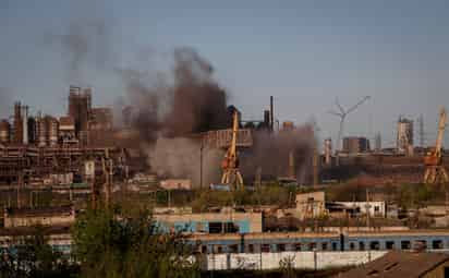 Las bombas de fósforo blanco producen un fuego que no se puede apagar con agua y sus componentes se pegan a la piel de las víctimas. (ARCHIVO)