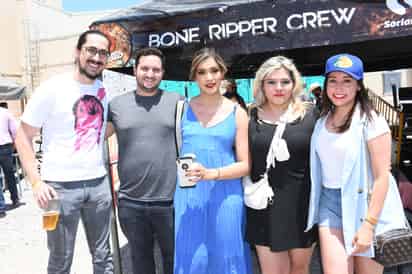Raúl Tovar, Alan Contreras, Gaby García, Abril García y Karla García.