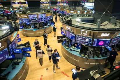 Wall Street cerró ayer en rojo y su principal indicador, el Dow Jones, bajó un 0.75 % al persistir el temor a una recesión inducida por las subidas de los tipos de interés de la Reserva Federal de EUA.