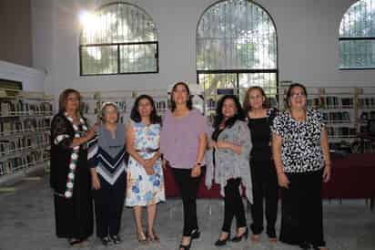 Adela Esparza Originales, Irma Leyva Ramos, Mirna Soraya Salas Díaz, Blanca Domínguez, Alejandra Yadira Ortega
Molina, Patricia Taboada Reyes y Marylola Vázquez Álvarez. (FOTO: CORTESÍA)