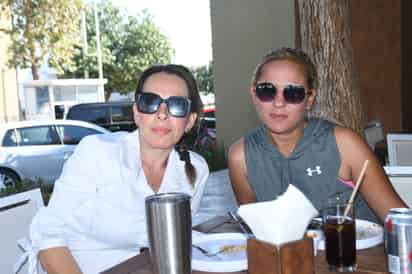 Aracely Robles y Karina Robles (EL SIGLO DE TORREÓN/FERNANDO COMPEÁN) 