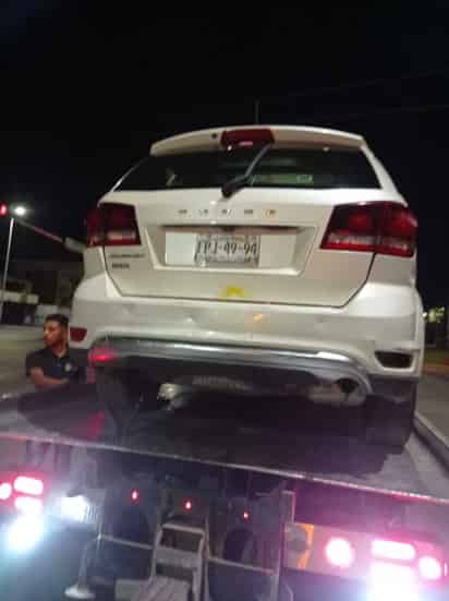 El sacerdote intentó evadir el filtro del Alcoholímetro y terminó por impactar su automóvil contra una unidad de taxi.