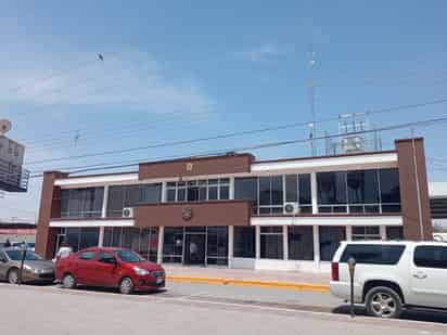 El tesorero, dijo que solo se dispone de 350 mil pesos mensuales para pagar finiquitos, por eso no han terminado de cubrir a todos. (EL SIGLO DE TORREÓN)