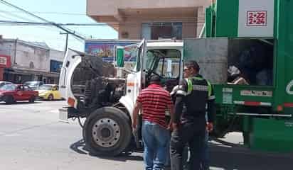 El camión recolector dejó de funcionar y ocasionó tráfico. (EL SIGLO DE TORREÓN)