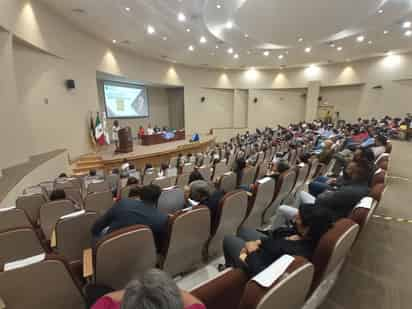 La presentación del libro se hizo en el aula magna del Centro Cultural Braulio Fernández Aguirre de Ciudad Universitaria. (ANGÉLICA SANDOVAL)