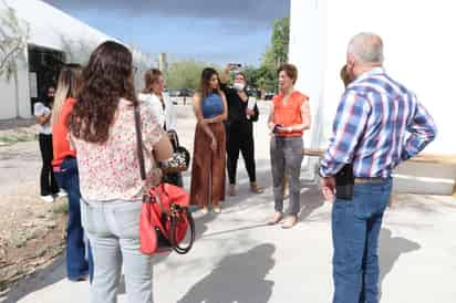 Los regidores recorrieron las instalaciones del organismo acompañados por su presidenta honoraria, Selina Bremer de Cepeda. (EL SIGLO DE TORREÓN)