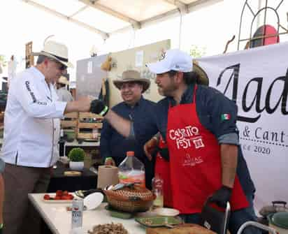 Cerca de mil 500 personas degustaron los platillos presentados. (EL SIGLO DE TORREÓN)