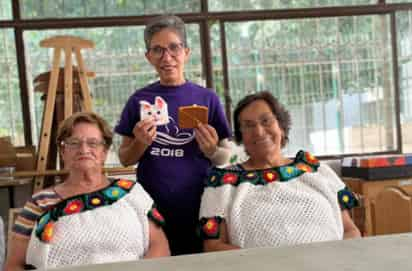 Actualmente en la Casa Club se imparten clases y actividades de bisutería, pintura textil y en madera, cachibol y rondalla. (EL SIGLO DE TORREÓN)