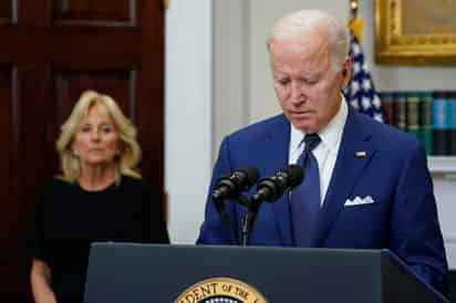 Biden preguntó enfadado cuándo estará dispuesto Estados Unidos a enfrentarse a los grupos de presión que defienden las armas e instó a convertir 'el dolor en acción'. (AP)