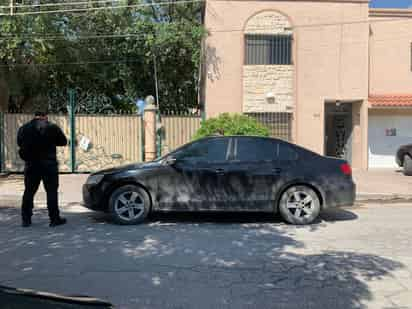 Elementos de la Policía Municipal, así como Paramédicos de la Cruz Roja, acudieron al lugar. (EL SIGLO DE TORREÓN)