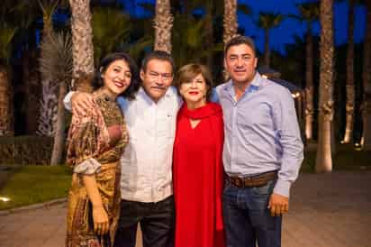 Julia María acompañada de su esposo Felipe y sus hijos Silvia y Felipe (ERICK SOTOMAYOR)