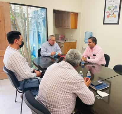 El alcalde Homero Martínez Cabrera tuvo un diálogo con el titular de la CAED sobre diversas acciones que se requieren en la ciudad. (EL SIGLO DE TOREÓN)