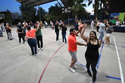 Sacaron sus mejores pasos de baile (EL SIGLO DE TORREÓN/FERNANDO COMPEÁN) 
