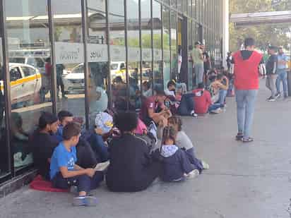 Las empresas camioneras no deben vender boletos si la persona no tiene el permiso correspondiente. (EL SIGLO DE TORREÓN)