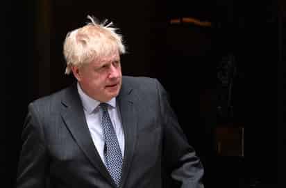 La oficina de Johnson se declaró sorprendida por la decisión. (ARCHIVO)