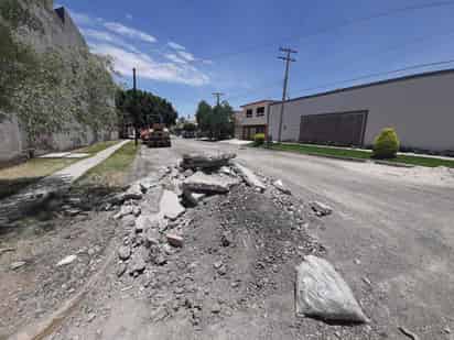 Fue en marzo de este año cuando alrededor de 200 habitantes de estas colonias se quejaron porque no veían avance en los trabajos. (EL SIGLO DE TORREÓN)