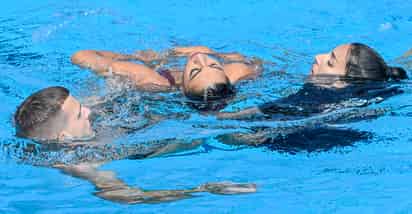 Doctor asegura que Anita Álvarez debería dejar la natación tras desmayo