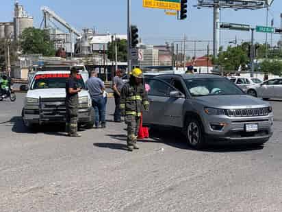 Ambos conductores argumentaron que circulaban con luz verde en el semáforo al momento del accidente.