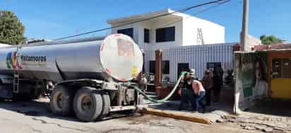 El reparto de agua en pipas a diversas zonas representará un gasto de 120 mil pesos por semana. (EL SIGLO DE TORREÓN)