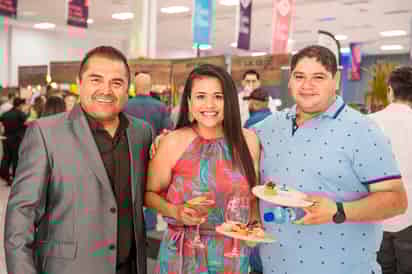 Raúl Flores, Cynthia Escobar y Antonio Chavarría (ERICK SOTOMAYOR)