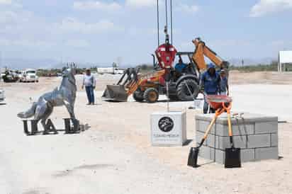 Colocan la primera piedra de lo que será la Ciudad Médica Lobos de la UAD en Gómez Palacio. (EL SIGLO DE TORREÓN)