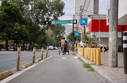 Advierte alcalde de Torreón, Román Alberto Cepeda, que podría moverse la ciclovía de la calzada Colón hacia la zona del camellón central, esto derivado de un estudio que se ordenó realizar. (EDIE RUIZ)