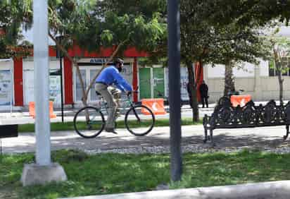 El Consejo de Vialidad propuso que los ciclistas 'convivan' con los peatones en el camellón central de la Colón. (EDIE RUIZ)