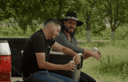 Luis Ángel 'El Flaco' estrena video grabado en Torreón junto a Simón León