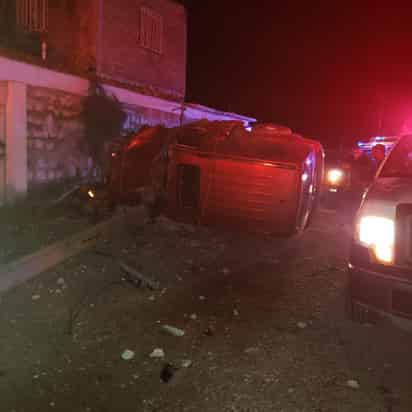 El accidente dejó sin energía eléctrica a un sector de la población. (EL SIGLO DE TORREÓN)