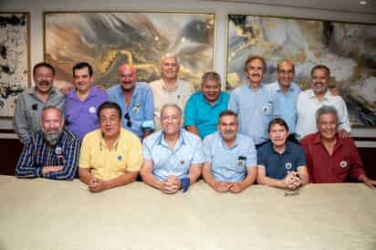 De pie: Gerardo San Román, Ricardo Boone, Víctor Valenzuela, Fernando Canive, Esteban Rangel, Luis Medellín, Roberto Montoya, y Héctor Ayala. Sentados: Bernardo Hiriart, Jorge Luis Ibáñez, José Alberto Chávez, Ramiro Villarreal, Andrés Reyes y Rubén Guerra.