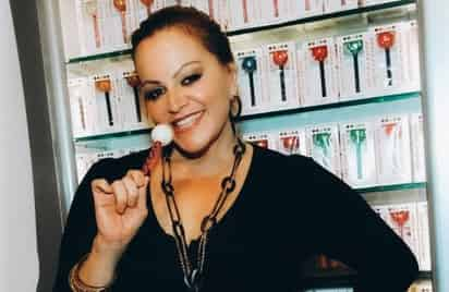 Jenni Rivera presume escote en video compartido en redes sociales