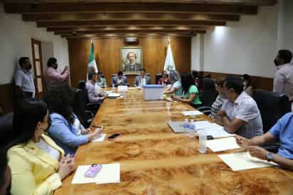 En un primer plazo de la convocatoria se inscribieron únicamente tres varones y una mujer, por lo que se amplió para poder elegir a cinco Consejeros propietarios y cinco suplentes. (EL SIGLO DE TORREÓN)