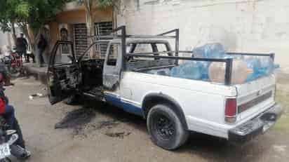 El fuego se concentró en la cabina y consumió los asientos y el tablero de la camioneta.