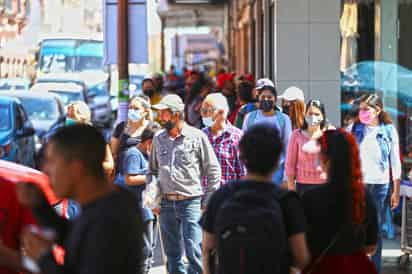 Si bien es cierto que los fines de semana bajan los contagios, entre semana la movilidad es alta. (EL SIGLO DE TORREÓN)