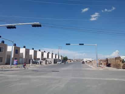 Colocan primeros semáforos del bulevar José Rosas Aispuro Torres en Lerdo. (EL SIGLO DE TORREÓN)
