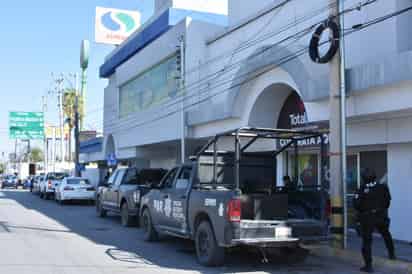 La medida preventiva para evitar que vuelvan a bloquear las instalaciones de Simas, mantiene a elementos de fuerzas policiacas Estatales en el exterior del inmueble y permanecerán en el lugar hasta que las autoridades consideran que ya no hay riesgo de una nueva toma.