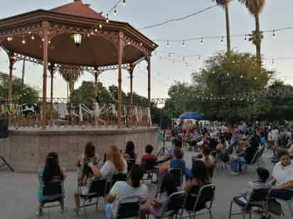 Con gran éxito se presentó el grupo de teatro en la plaza. (EL SIGLO DE TORREÓN)