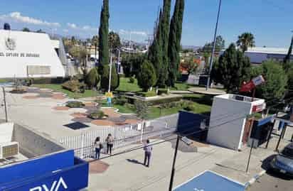 Instalaciones permanecieron cerradas la mañana del lunes, en demanda del pago de retroactivo. (EL SIGLO DE TORREÓN)