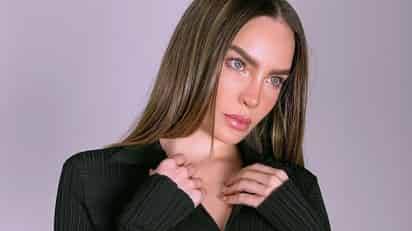 Belinda celebra el 'veranito' mostrando su diminuta cintura