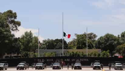 Rinden homenaje a marinos caídos en desplome de helicóptero tras captura de Caro Quintero