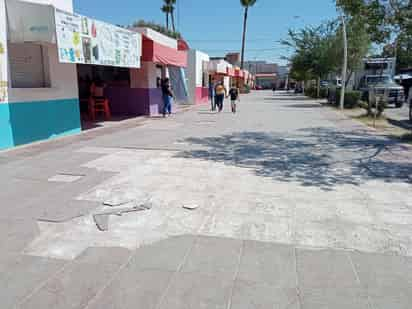 En algunos puntos del lugar público el piso 'desapareció'. (EL SIGLO  DE TORREÓN)