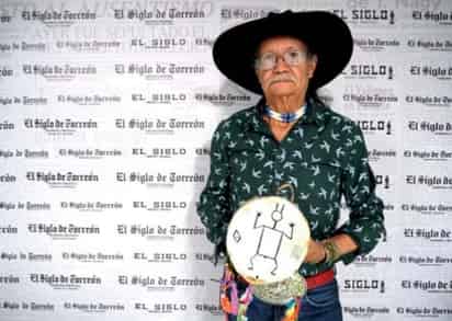 El ingeniero Adrián de la Rosa Godoy ofrecerá un curso en la Narro para confeccionar artesanías en piel (SAÚL RODRÍGUEZ)